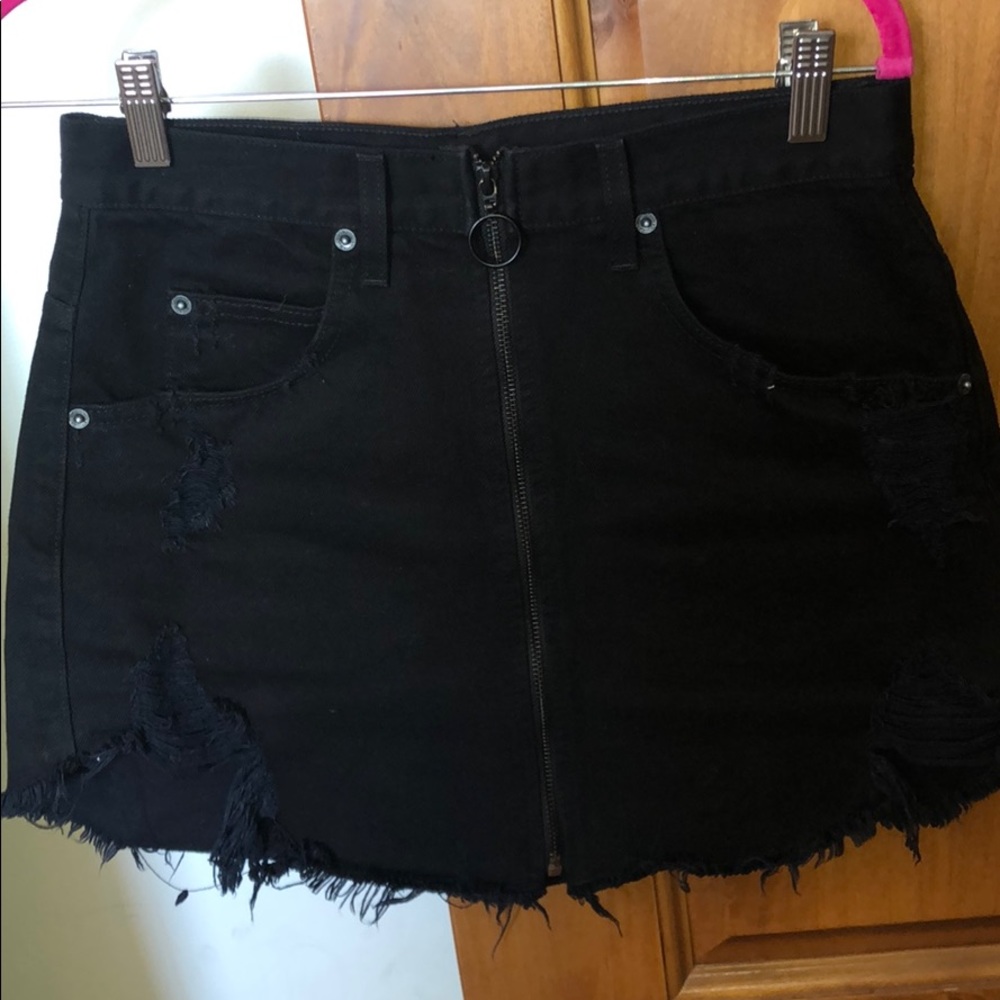 Black Carmar skirt with zipper